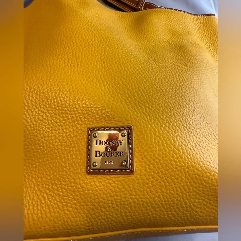 DOONEY & BOURKE EXTRA LARGE PEBBLE LEATHER COURTNEY SAC TOTE BAG